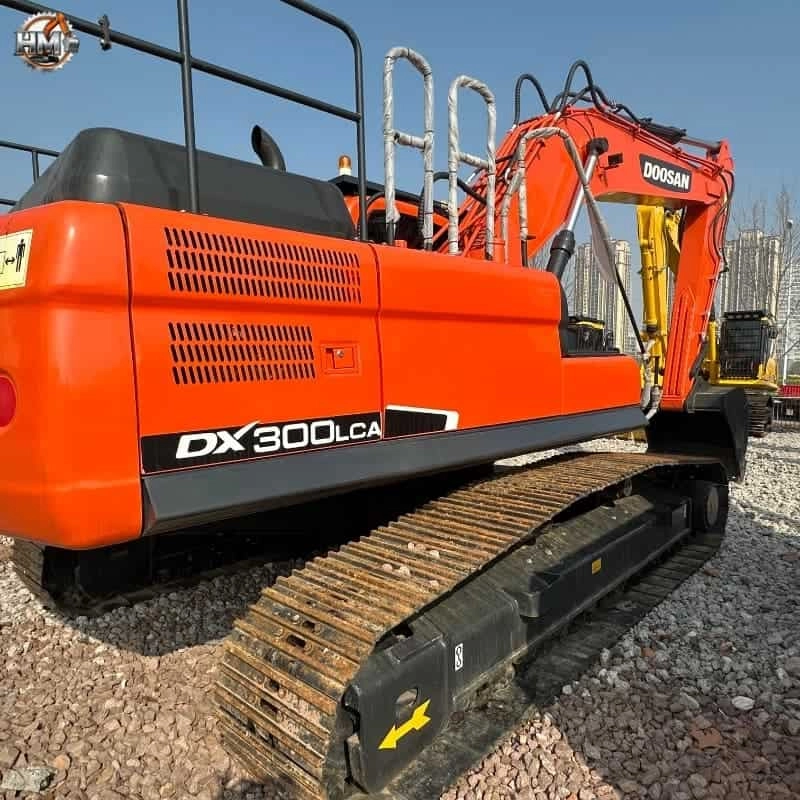 Low Price 90% New Used Doosan 300LCA Excavator Engineering Equipment Supplier 
